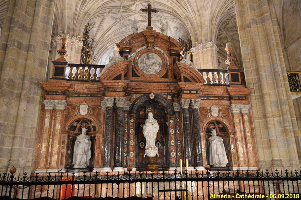 28 LA CATHEDRALE ET LE FORTERESSE DE L INCARNATION (56).JPG